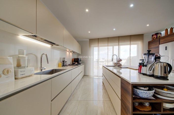 Image No.9-3 Bed Property for sale