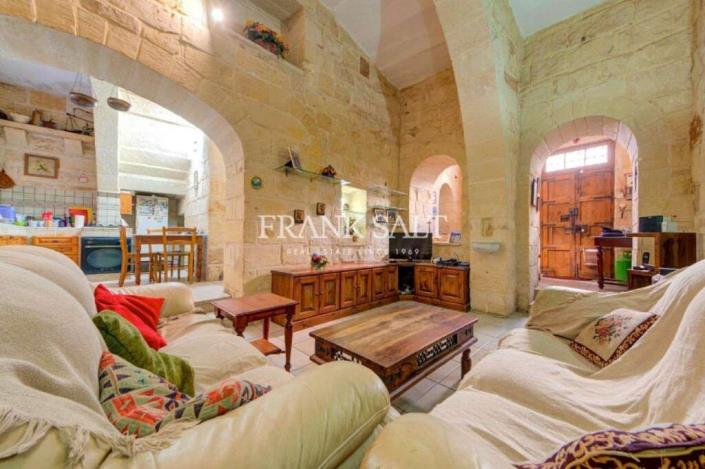 Image No.1-3 Bed Farmhouse for sale