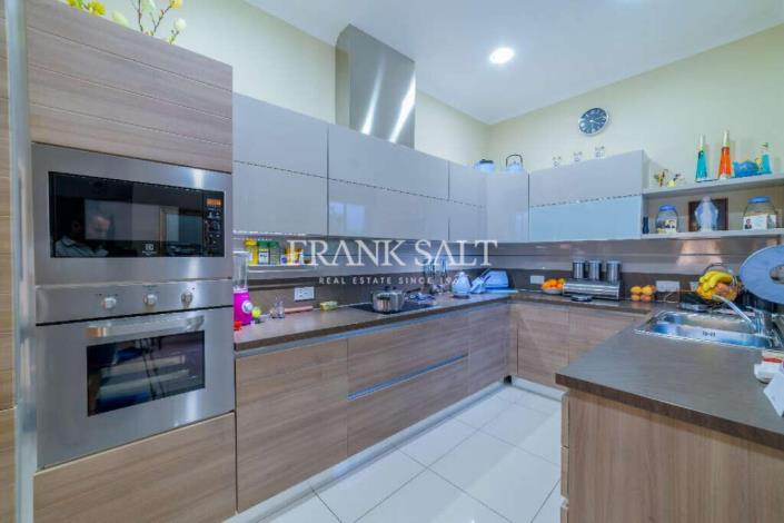 Image No.4-3 Bed Townhouse for sale