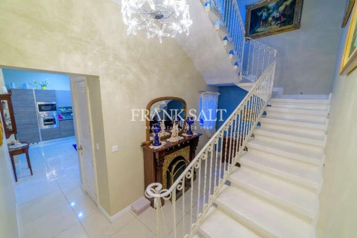 Image No.8-3 Bed Townhouse for sale