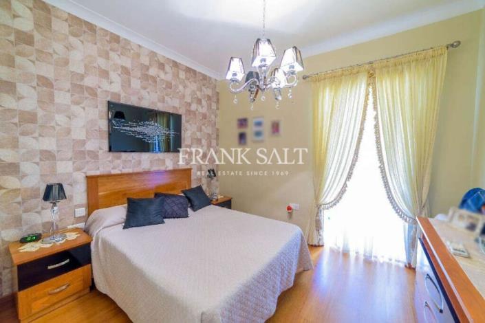 Image No.9-3 Bed Townhouse for sale