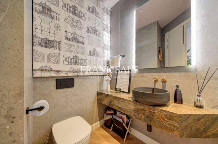 Image No.20-4 Bed Apartment for sale