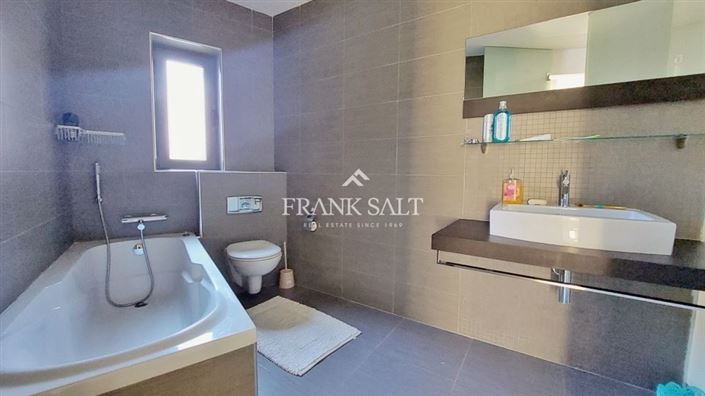 Image No.8-Appartement de 3 chambres à vendre à Portomaso