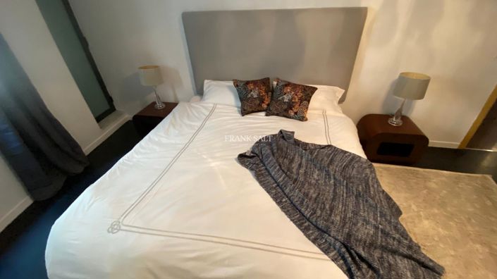 Image No.10-3 Bed Property for sale