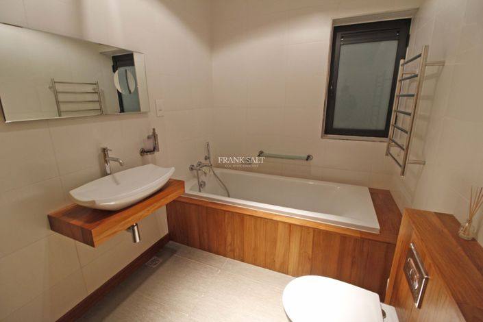 Image No.12-3 Bed Property for sale