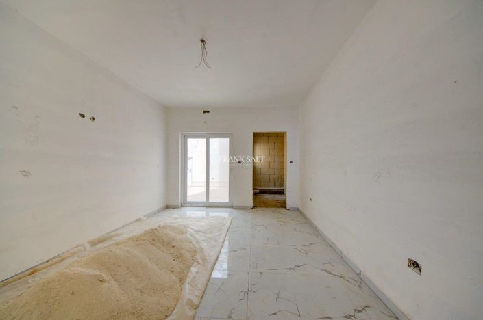 Image No.12-3 Bed Property for sale