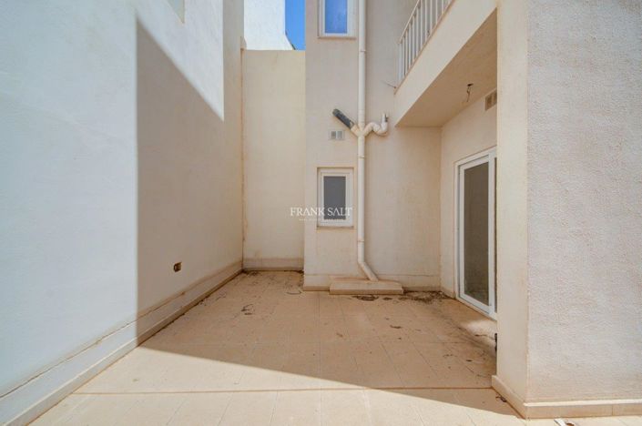 Image No.18-3 Bed Property for sale
