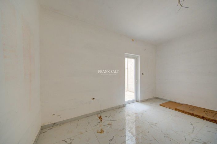 Image No.20-3 Bed Property for sale