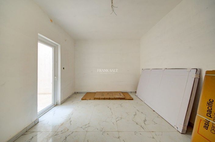 Image No.21-3 Bed Property for sale