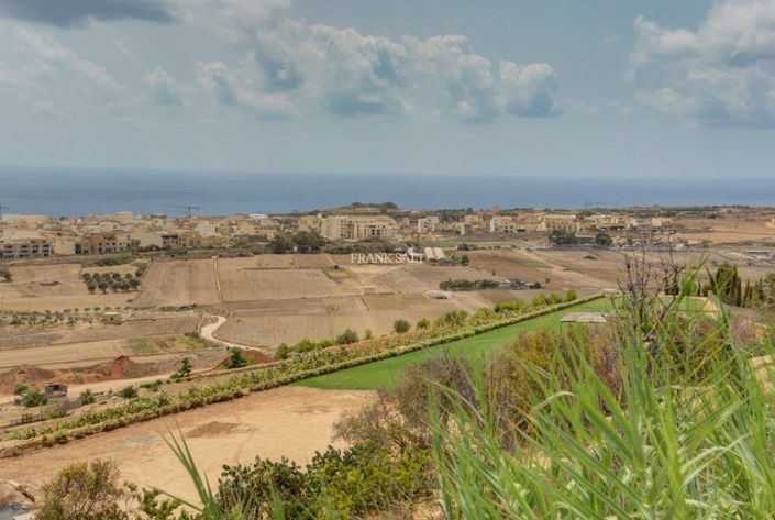 Image No.4-3 Bed Property for sale