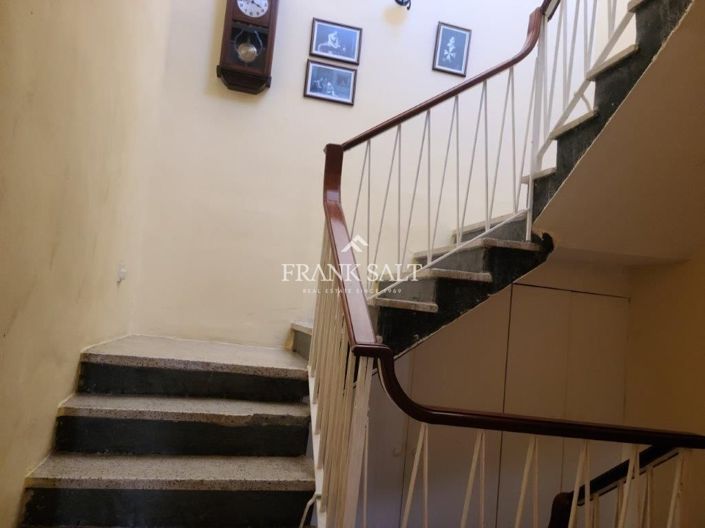 Image No.18-3 Bed Townhouse for sale