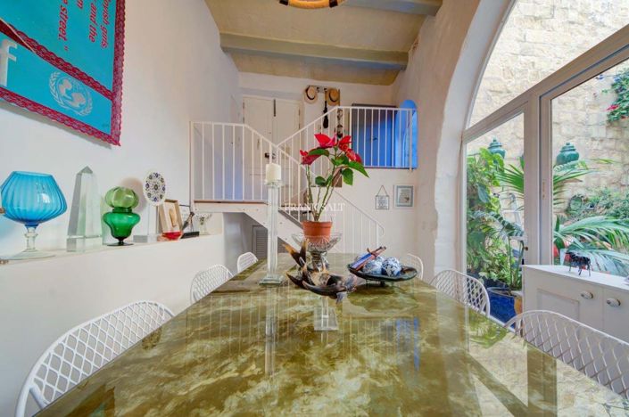 Image No.10-1 Bed Property for sale