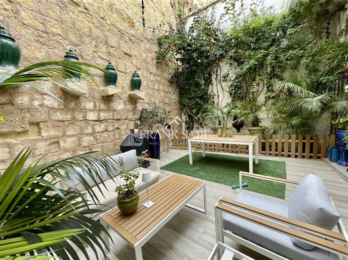 Image No.4-1 Bed Farmhouse for sale