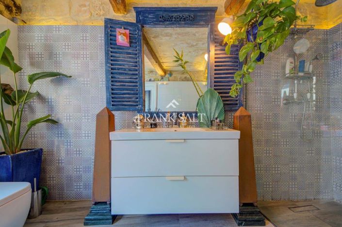 Image No.41-1 Bed Farmhouse for sale