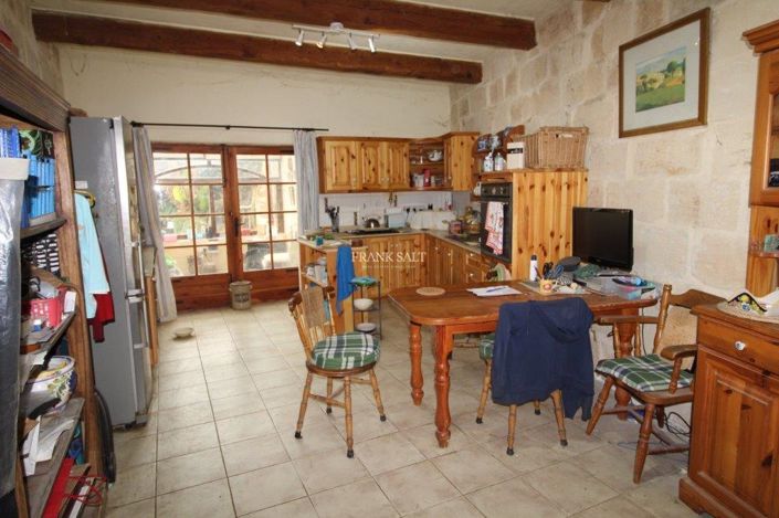 Image No.10-3 Bed Property for sale