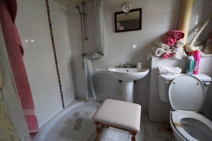 Image No.13-3 Bed Property for sale