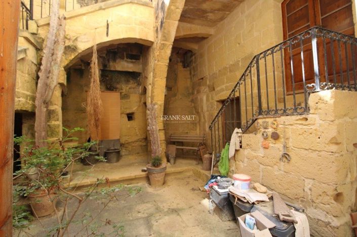 Image No.14-3 Bed Property for sale