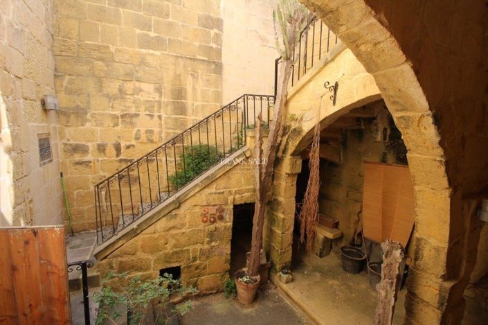 Image No.16-3 Bed Property for sale