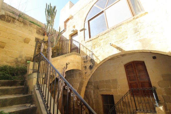 Image No.17-3 Bed Property for sale