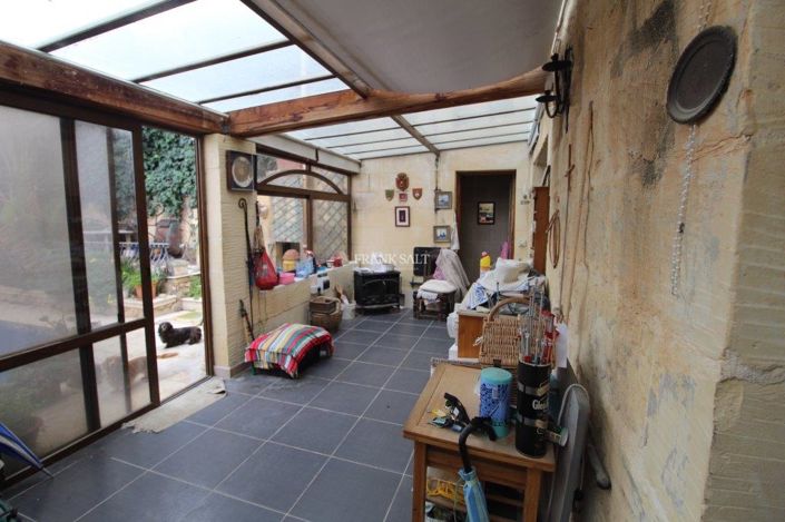 Image No.18-3 Bed Property for sale