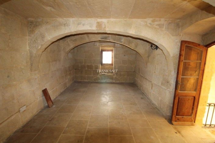 Image No.21-3 Bed Property for sale