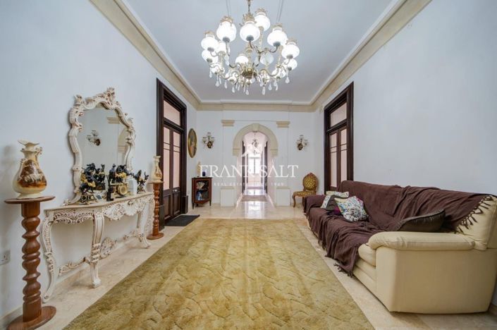 Image No.1-4 Bed Apartment for sale