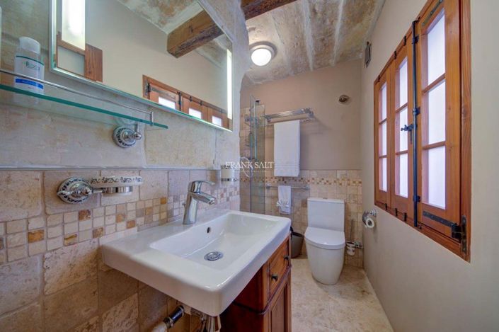 Image No.20-5 Bed Property for sale