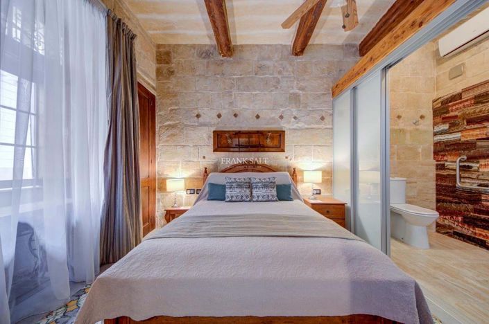 Image No.21-5 Bed Property for sale