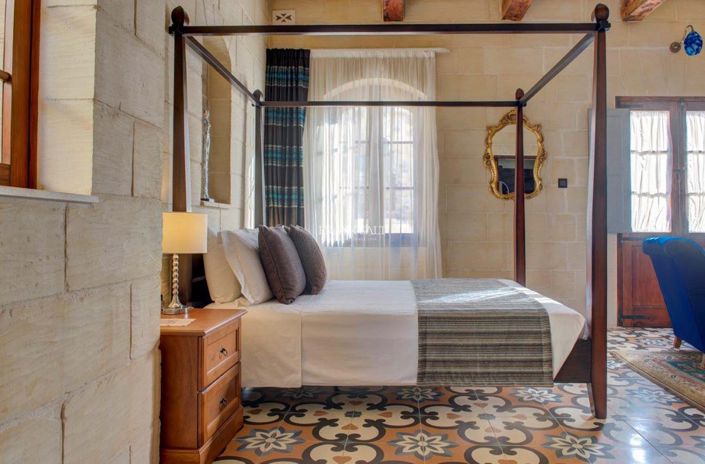 Image No.23-5 Bed Property for sale