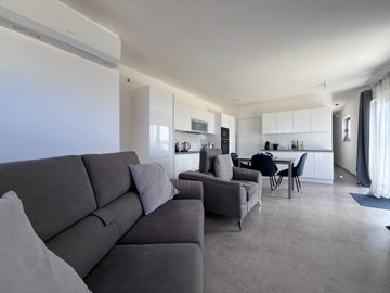 1 - San Lawrenz, Property