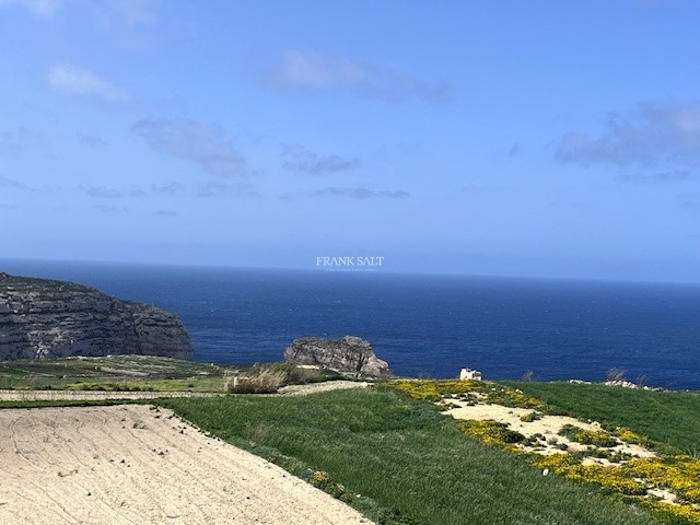 Image No.12-2 Bed Property for sale