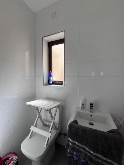 Image No.8-2 Bed Property for sale