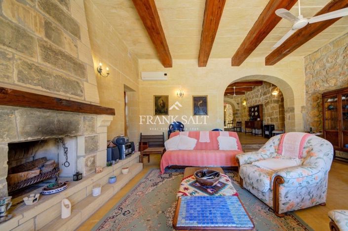 Image No.11-3 Bed Farmhouse for sale