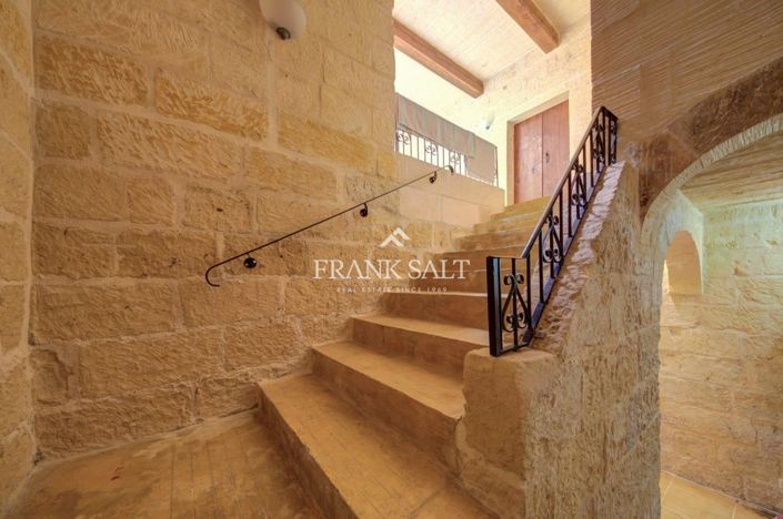 Image No.12-3 Bed Farmhouse for sale