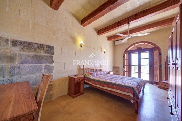 Image No.14-3 Bed Farmhouse for sale