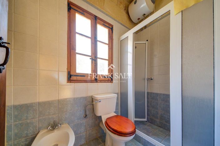 Image No.19-3 Bed Farmhouse for sale