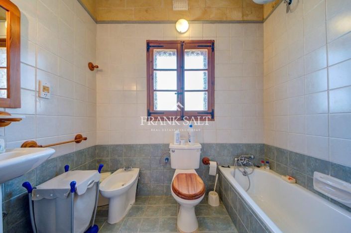 Image No.20-3 Bed Farmhouse for sale