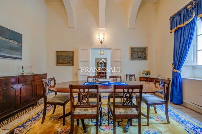 Image No.10-6 Bed Townhouse for sale