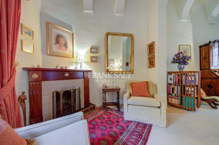 Image No.13-6 Bed Townhouse for sale