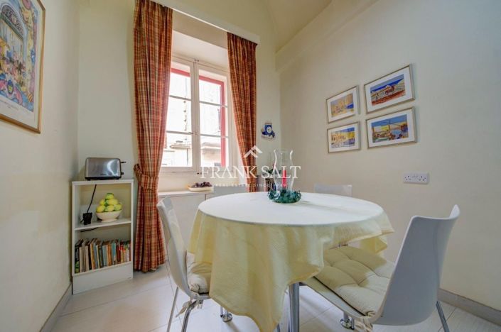 Image No.14-6 Bed Townhouse for sale