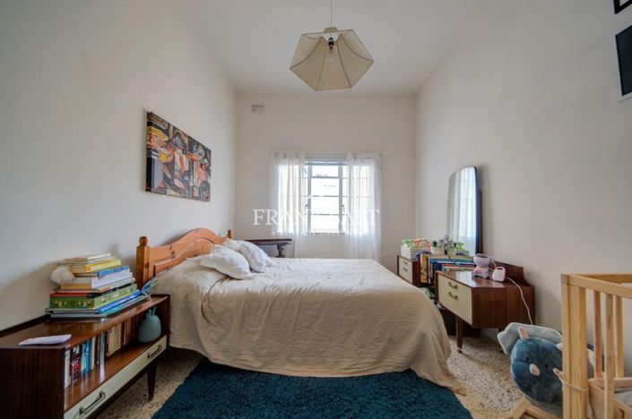 Image No.20-6 Bed Townhouse for sale