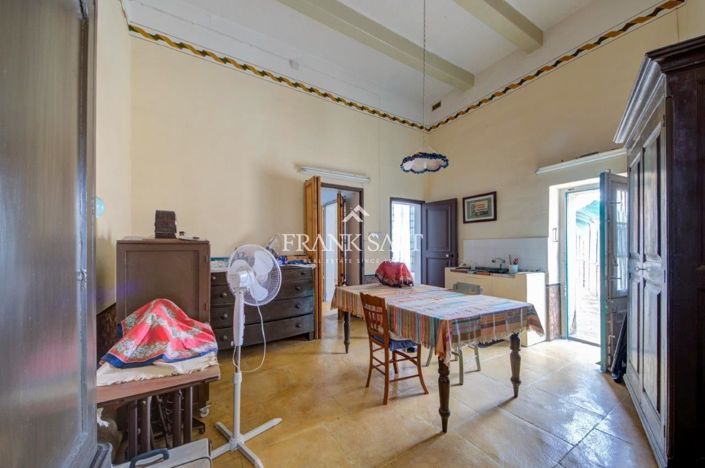 Image No.14-4 Bed Townhouse for sale