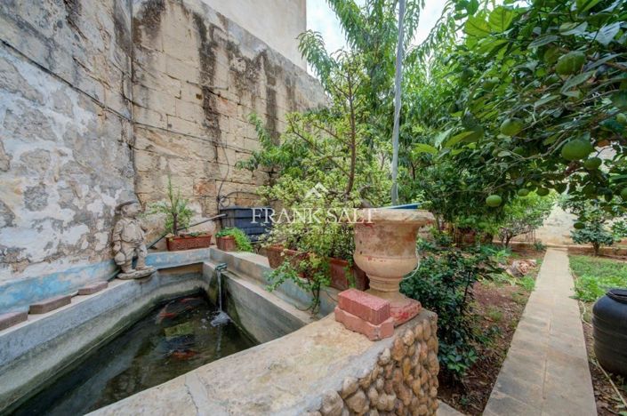 Image No.18-4 Bed Townhouse for sale