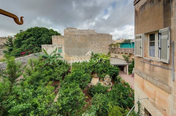 Image No.2-4 Bed Townhouse for sale