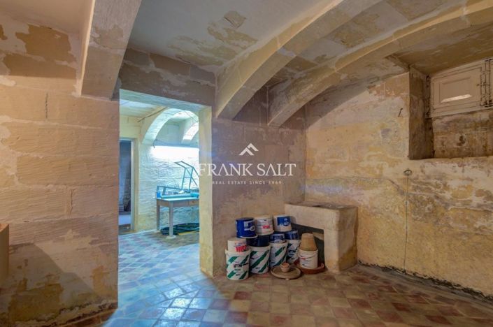 Image No.24-4 Bed Townhouse for sale