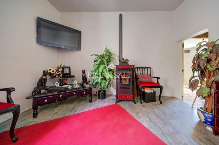 Image No.18-3 Bed Farmhouse for sale