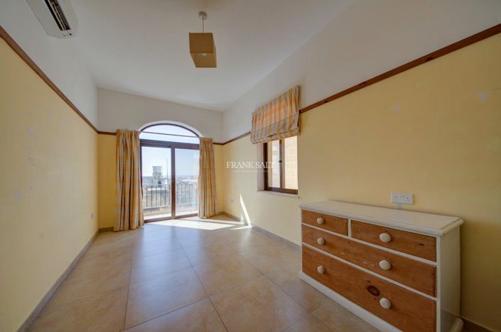 Image No.10-4 Bed Property for sale