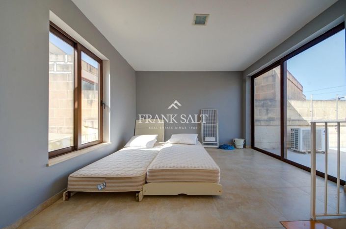 Image No.17-4 Bed House for sale