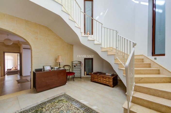 Image No.19-Propriété de 4 chambres à vendre à Ghajnsielem