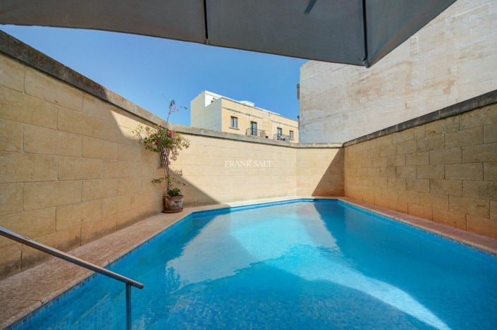 Image No.2-4 Bed Property for sale